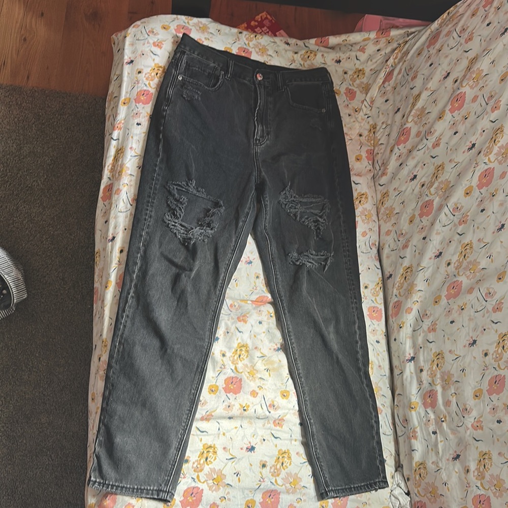American Eagle Outfitters Size 8 Regular Mom Jeans with Rips